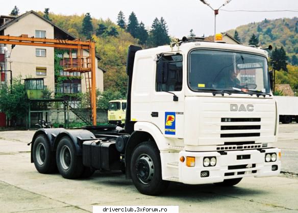 dac 26.380 dfs echipat cu motor renault (diesel, 6 cilindrii in linie, 380 cp, euro 2), tractiune